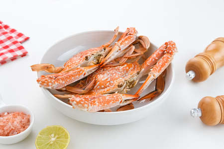 Steamed Blue Crab served on plate, food preparationの写真素材