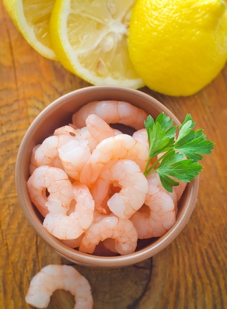 Boiled shrimps with fresh lemonの写真素材