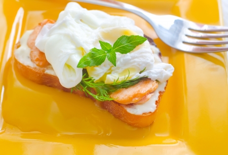 Close Up of Poached Delicious Egg with Whole Grain Breadの写真素材