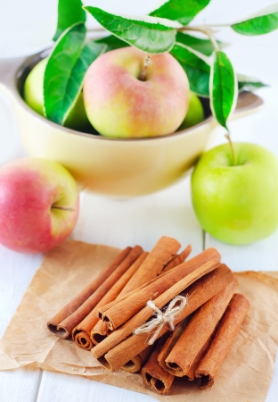 cinnamon and applesの写真素材