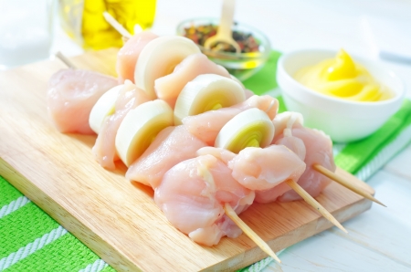 raw chicken kebabの写真素材