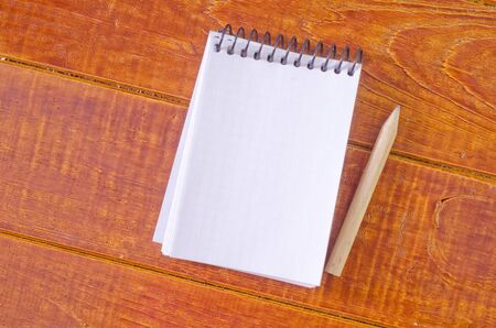 note on wooden backgroundの写真素材