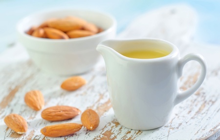 almond essential oil and almond in bowlの写真素材