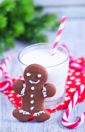 fersh milk with cookies on a tableの写真素材
