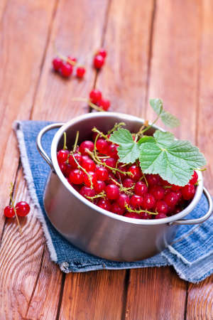 red currant in bowl and on a tableの写真素材