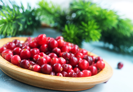 cranberry on wooden table, fresh cranberryの写真素材