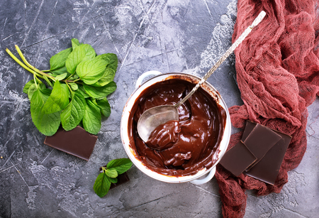 chocolate cream in bowl and on a tableの写真素材