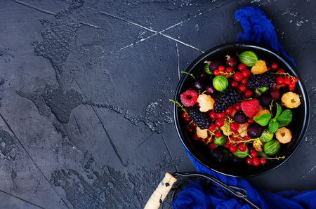 bnerries in bowl and on a table, fresh berriesの写真素材