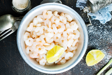 boiled shrimps with fresh lemon in bowl, diet foodの写真素材