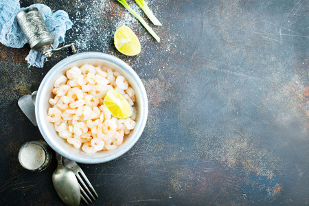 boiled shrimps with fresh lemon in bowl, diet foodの写真素材