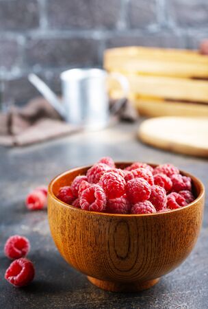 fresh berries, Fresh raspberry in wooden bowlの写真素材