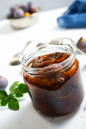 fig jam in a jar, figs with sugarの写真素材