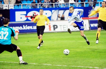 KYIV, UKTRAINE - MACH 23: FC Dynamo Kyiv strikes against FC Kryvbas during their 22 round Ukrainian League match on March 23, 2008 in Kyiv, Ukraineのeditorial素材