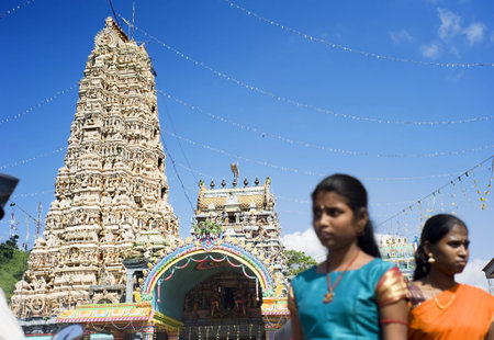 Kandy, Sri Lanka - Februara 17, 2011: Hindu temple in Sri Lanka. Hinduism was the predominant religious tradition of Sri Lanka until the arrival of Buddhism in the 2nd century BCE. Hindus currently make up more than 15% of the Sri Lankan population, and aのeditorial素材