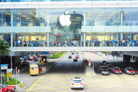Hong Kong - January 21, 2013: Customers at Apple store  in Hong Kong. In 2012, Apple sold 172 million iPods, iPhones and iPads, These post-PC devices making up a total of 76-percent of Appleのeditorial素材