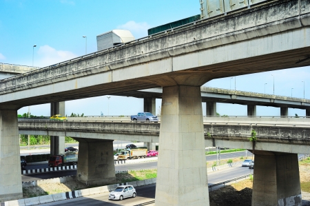 Cars on a urban flyover in Bangkok, Thailandの写真素材