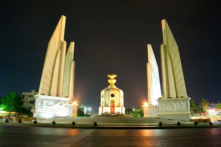 The Democracy Monument (Thai: Anusawari Prachathipatai) is a public monument in the centre of Bangkok, capital of Thailandのeditorial素材