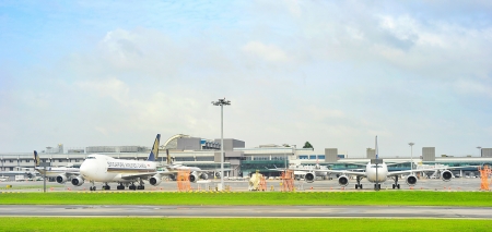 Singapore - March 05, 2013 : Changi International Airport. Changi Airport serves more than 100 airlines operating 6,100 weekly flights connecting Singapore to over 220 cities in about 60 countries worldwideのeditorial素材