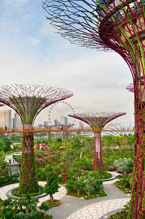 SINGAPORE - MARCH 05, 2013 : people walking on a bridge at Gardens by the Bay in Singapore. Gardens by the Bay was crowned World Building of the Year at the World Architecture Festival 2012のeditorial素材