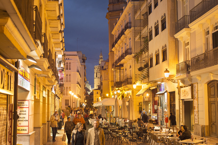 VALENCIA, SPAIN - NOVEMBER 06, 2106: People walking on Old Town street of Valencia. Valencia is the 3rd largest city in Spain.のeditorial素材