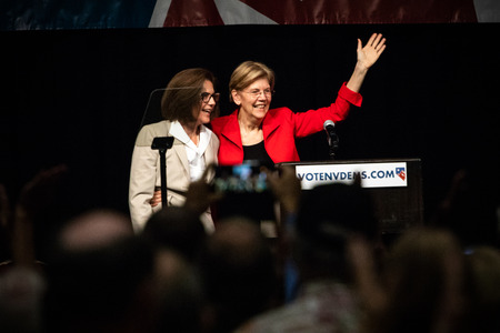 Reno, NV - June 23, 2018 - Elizabeth Warren Waving With Catherine Cortez Masto At Nevada State Democratic Conventionのeditorial素材
