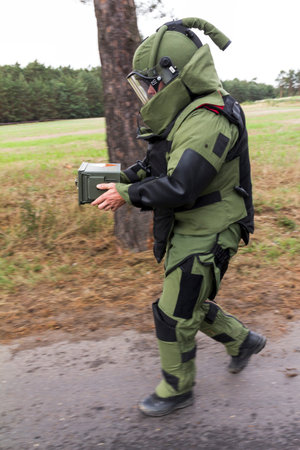 police explosives expert in actionの写真素材