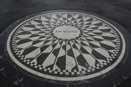 The Strawberry Fields monument to John Lennon in Central Park, New York City のeditorial素材