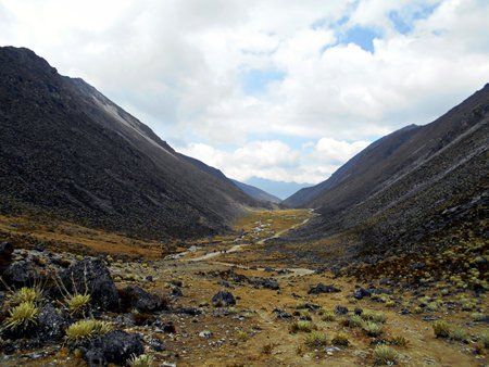 Capture of a mountainous landscape, evoking grandeur and majesty. Series that allows visualizing aspects of nature in its different facets: joyful, sad, gray, bright. Each moment has its own image.の写真素材
