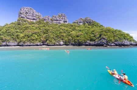 SAMUI, THAILAND - JUNE 29 two traveler are padding a kayak to the island on June 29, 2013 in SAMUI island, Thailand のeditorial素材