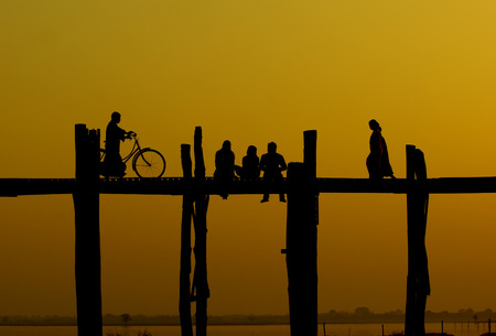 sunset at U-Ben Bridge with myanmar people, Amarapura, Mandalay, Myanmarの写真素材