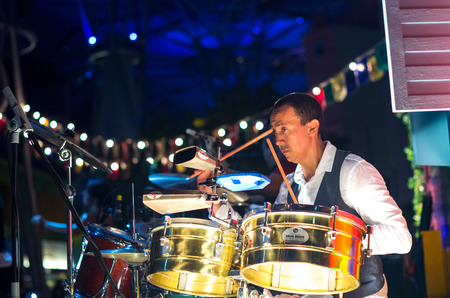 SINGAPORE - SEP 5   Undefined street musician Drumming on the street state around clarke quay on September 5, 2012 Clarke Quay, Singapore is choice dining and entertainment destinationのeditorial素材