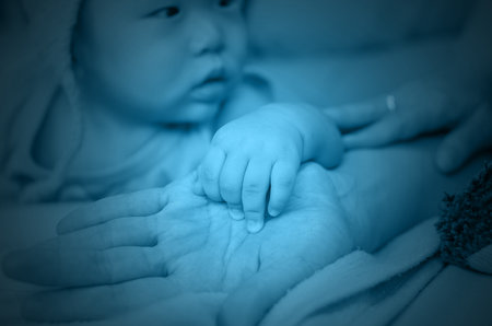 Asian baby hand on the mothers handの写真素材