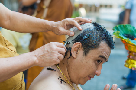 SAMUTPRAKA, THAILAND - MAY 31: The ordination ceremony, cutting the hair process new priest on May 31, 2015 at phra samut chedi temple in Samutprakan, Thailand, This is Thai Culture for Every Man Becoming a New Monk or Priest.のeditorial素材