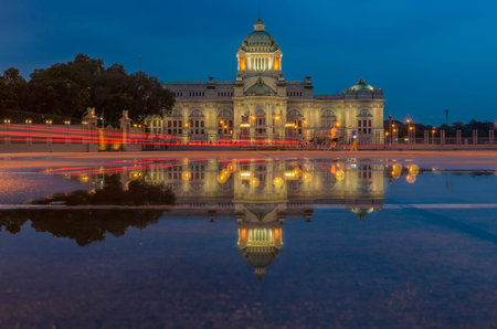 Ananta Samakhom throne hall reflection with blue sky at twilight time, Bangkok, Thailand.のeditorial素材