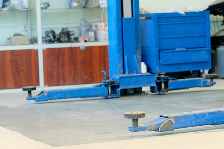 Lift in an empty car repair stationの写真素材