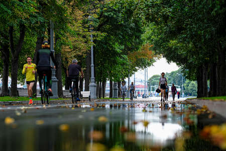 Moscow, Russia - August, 8, 2021: jogging people in Gorky Park in Moscowのeditorial素材