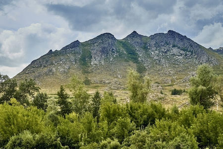 Beautiful landscape of steppe and stone mountains along the road from the city of Ust-Kamenogorsk to the Sibiny lakes (RU: Sibinskiye Ozora: Sadyrkol, Tortkara, Shalkar, Korzhynkol), East Kazakhstanの写真素材