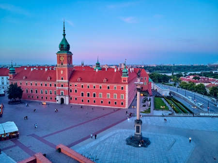 Beautiful panoramic aerial drone view on Warsaw Old town (Stare Miasto) - the oldest district of Warsaw (13th century), square and the Column of Sigismund III Vasa at sunset, Polandのeditorial素材