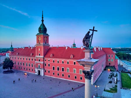 Beautiful panoramic aerial drone view on Warsaw Old town (Stare Miasto) - the oldest district of Warsaw (13th century), Royal Castle, square and the Column of Sigismund III Vasa at sunset, Polandのeditorial素材