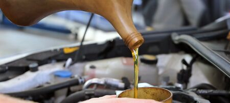 Oil changes in the garage, close upの写真素材