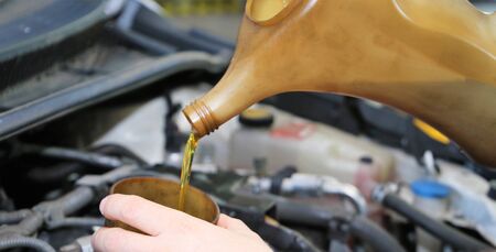 Oil changes in the garage, close upの写真素材