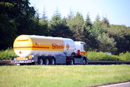 Shell Truck on the highway (A 6 between Mannheim and Kaiserslautern, Germany, May 27, 2020)のeditorial素材
