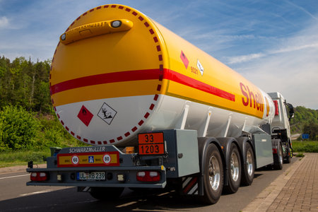Shell Truck on the highway (A 6 near Kaiserslautern, Germany, May 10, 2022)のeditorial素材