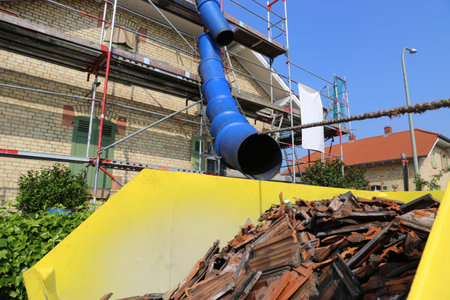 Debris chute for the disposal of building rubble