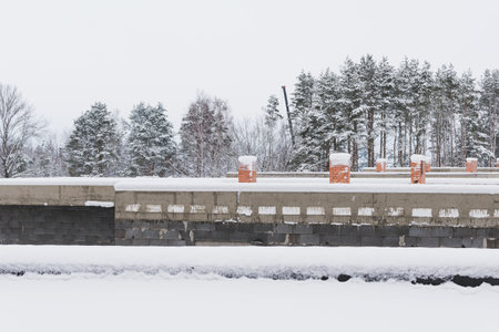 Snow-covered roof of a house under construction in the forestの写真素材