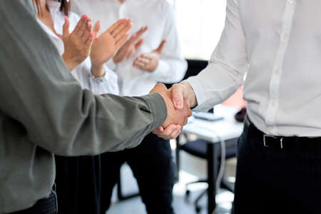 close-up handshake business partners agree to sign contract. International trade,contract investment in meetings vision to invest for profit. side view on cropped business people having successful jobの写真素材