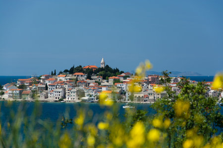 Primosten ist eine Stadt in Kroatien und liegt in Mitteldalmatien zwischen Split und Sibenik an der AdriakÃ¼ste.の写真素材
