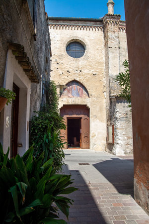 Sirmione is a city in the province of Brescia, in Lombardy. It has a historical centre which is located on the Sirmio peninsula that divides the lower part of Lake Garda.の写真素材