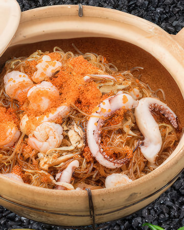 close up of a bowl of noodle soup with shrimpの写真素材