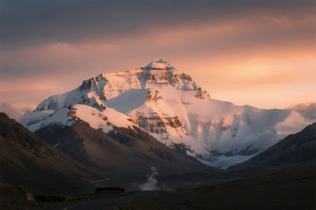 Sunset in the mountains of Cordillera Huayhuash, Peruの素材